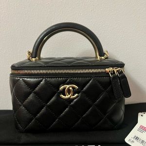 ❌SOLD❌ CHANEL 22A Metiers d'Art Lambskin Charming Top Handle Vanity Case Black